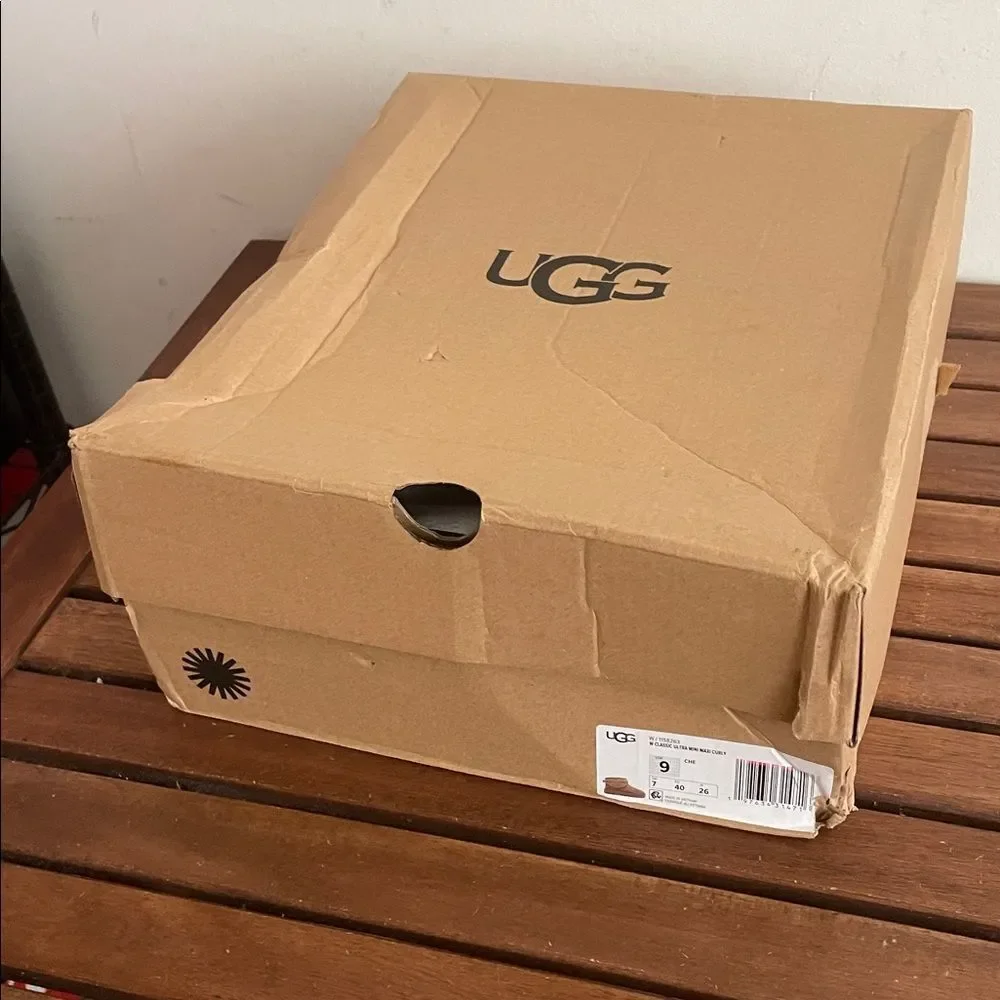 UGG  Classic Ultra Mini Maxi Curly Booties Chestnut USA Women Size 9/UK 7/EU 40